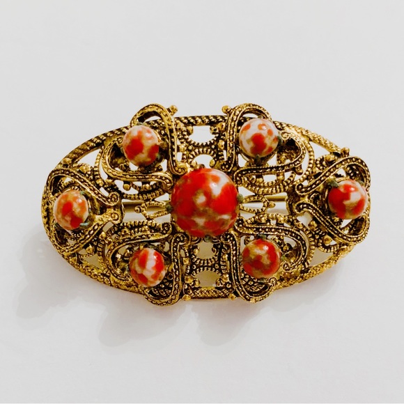 Vintage Jewelry - VINTAGE 1940S RED MARBLE GLASS GOLD TONE OVAL BROOCH